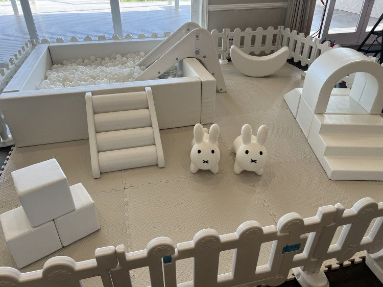 Luxury White Package 13.5x13.5