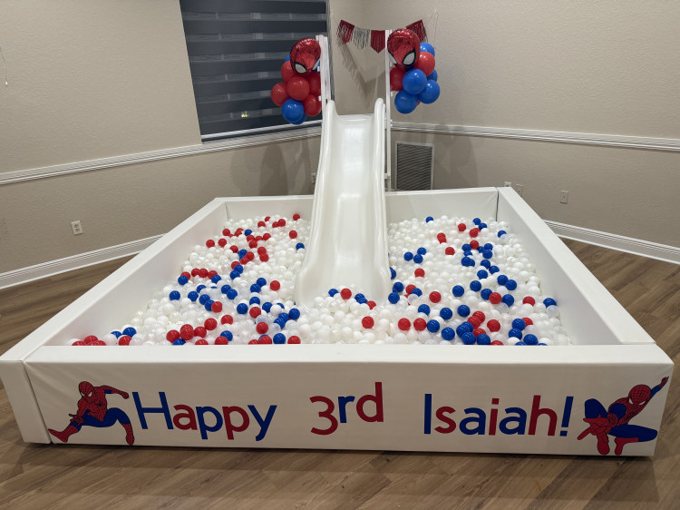 White Ball Pit 10x10